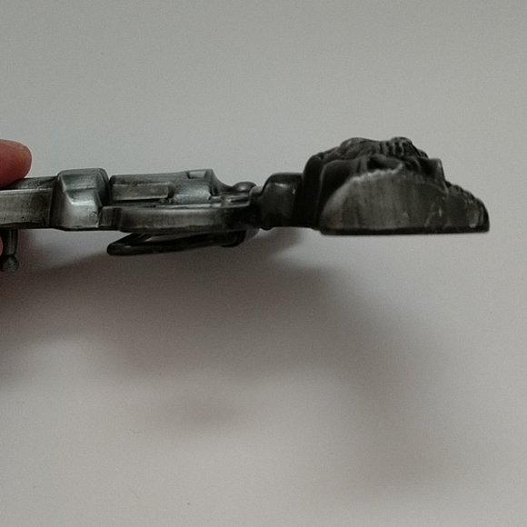 Cast Metal Belt Buckle Revolver with Skull Streetwear Gothic - Picture 9 of 11